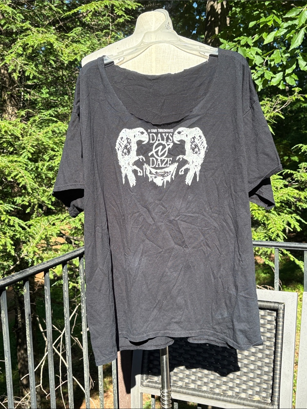 Black Graphic 'Days Daze' Tee sz XXL
